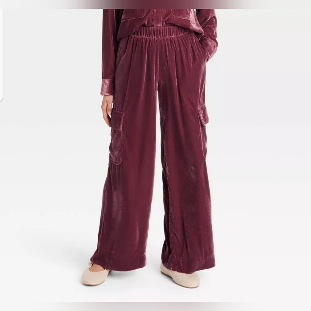 Women's Mid-Rise Wide Leg Velvet Cargo Pants - Universal Thread Maroon XL